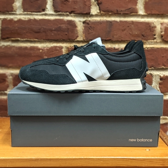 ⚡SOLD⚡NWB New Balance 327 in Black + White (Wmn's 8/Kids 6.5) - Picture 3 of 9